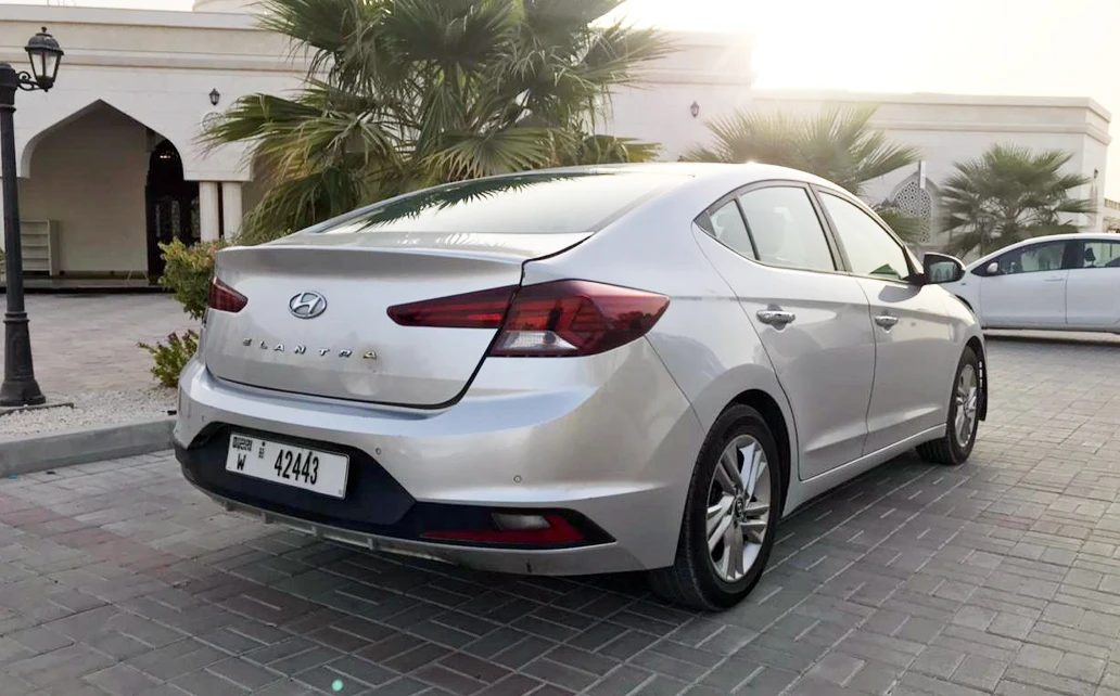Hyundai Elentra 20 2019 Silver 3