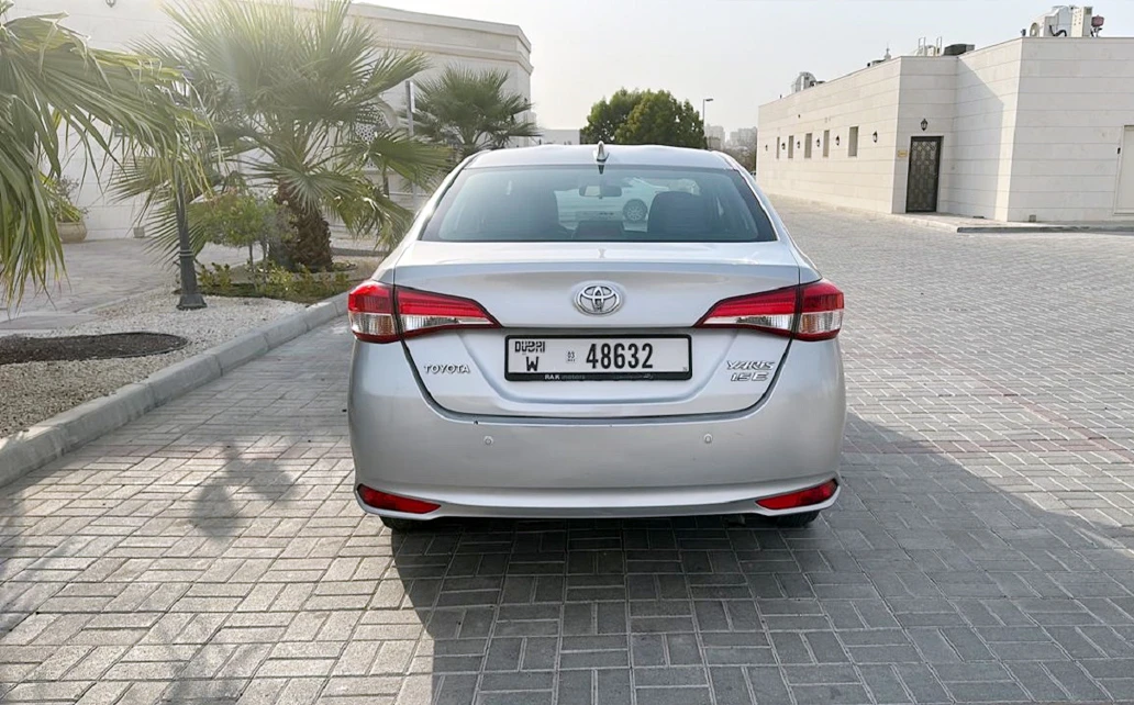 Toyota Yaris 15 2019 Silver 6