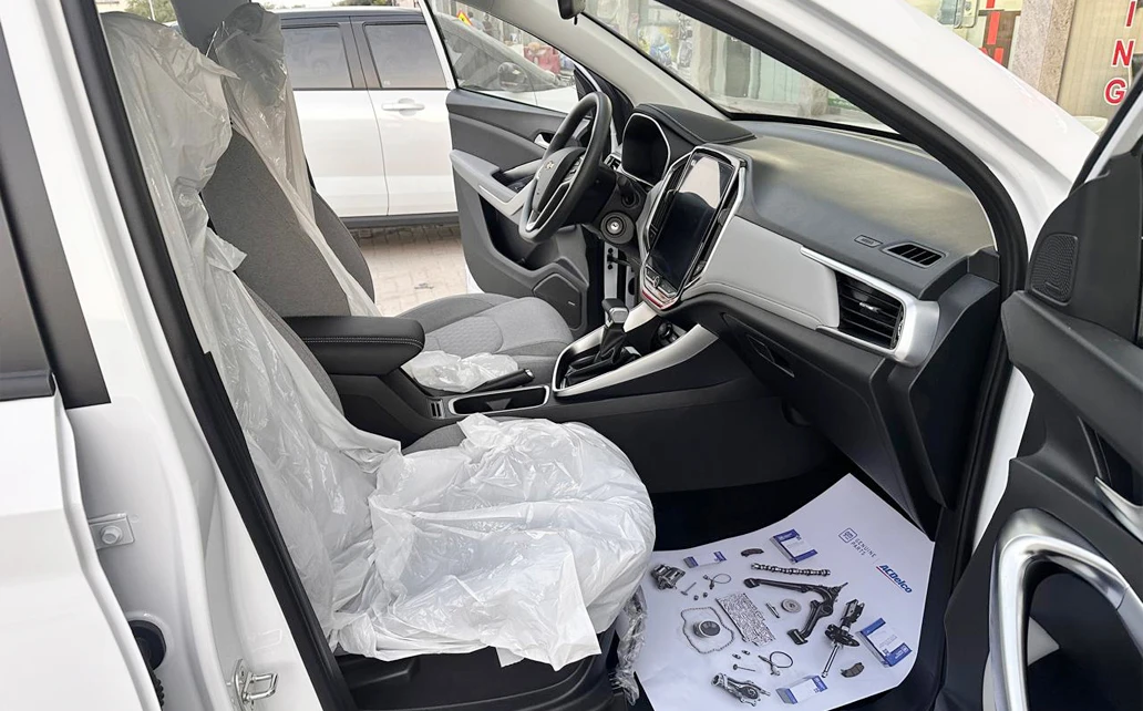 Chevrolet Captiva 2024 White 4